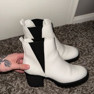 Mia jody white boots
